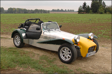 Voici une Caterham, une réplique officiel de Lotus Seven Caterham
